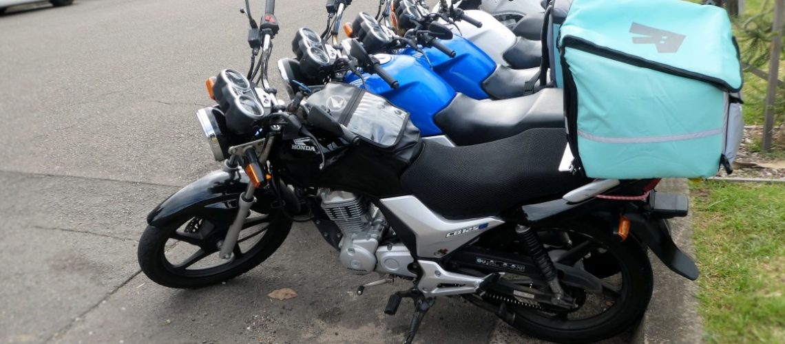 Motoboy de aplicativo - motos estacionadas